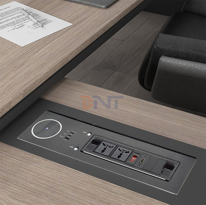 2 Παγκόσμια 65W ταχεία φόρτιση Πίνακα πρίζας IP44 Επίπεδο 10A Διορισμένο ρεύμα 2 πρίζες AC Πρότυπο ΕΕ για χρήση γραφείου