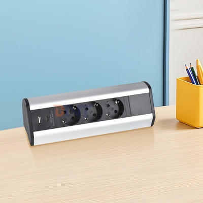 Σχεδιασμός κλιπ κόλλησης 3 πρίζες AC EU USB A+C Γρήγορη φόρτιση Επιτραπέζια πρίζα με σφιγκτήρα